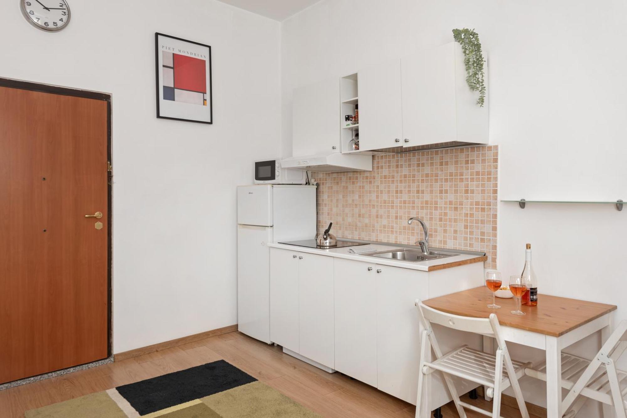 Central Little Basic Apartment ローマ エクステリア 写真
